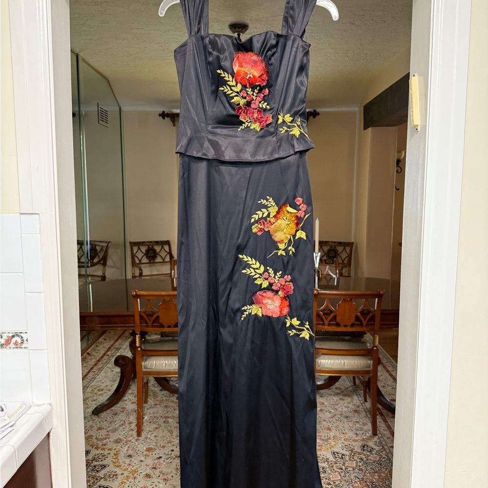 Elegant Black Dress with Floral Embroidery